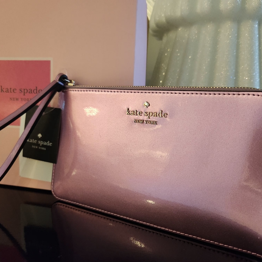 Kate Spade Wristlet in pale lilac patent leather. Giftable-New with tags & box! - Picture 4 of 7